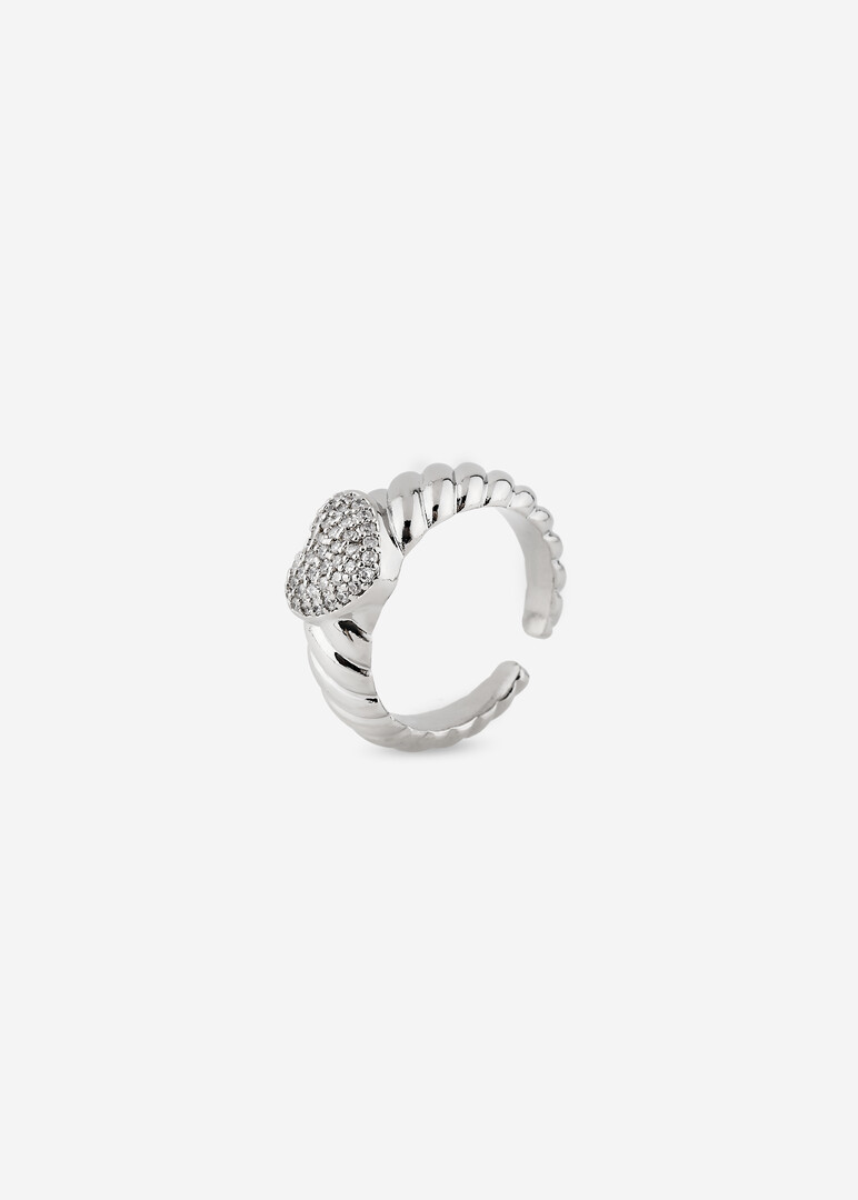 Серебристое кольцо с сердцем из камней