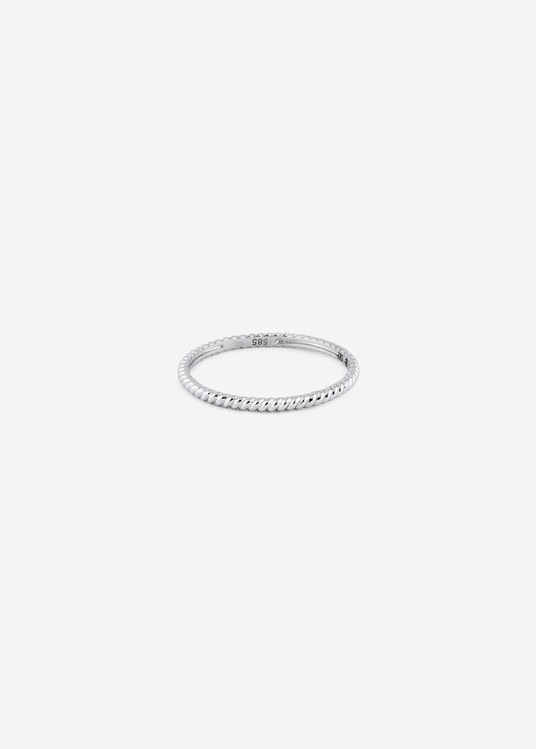 white gold twisted pattern ring
