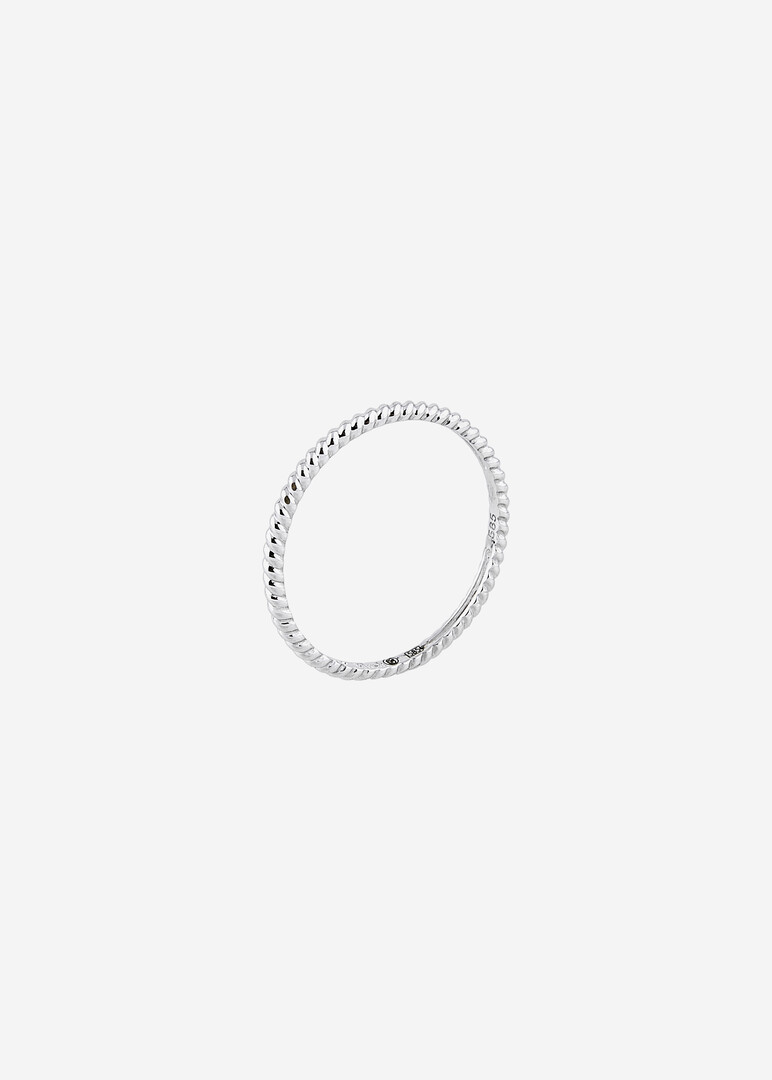 white gold twisted pattern ring
