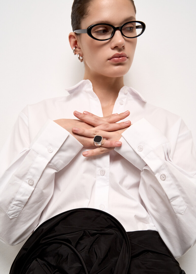 Signet ring made of silver with onyx