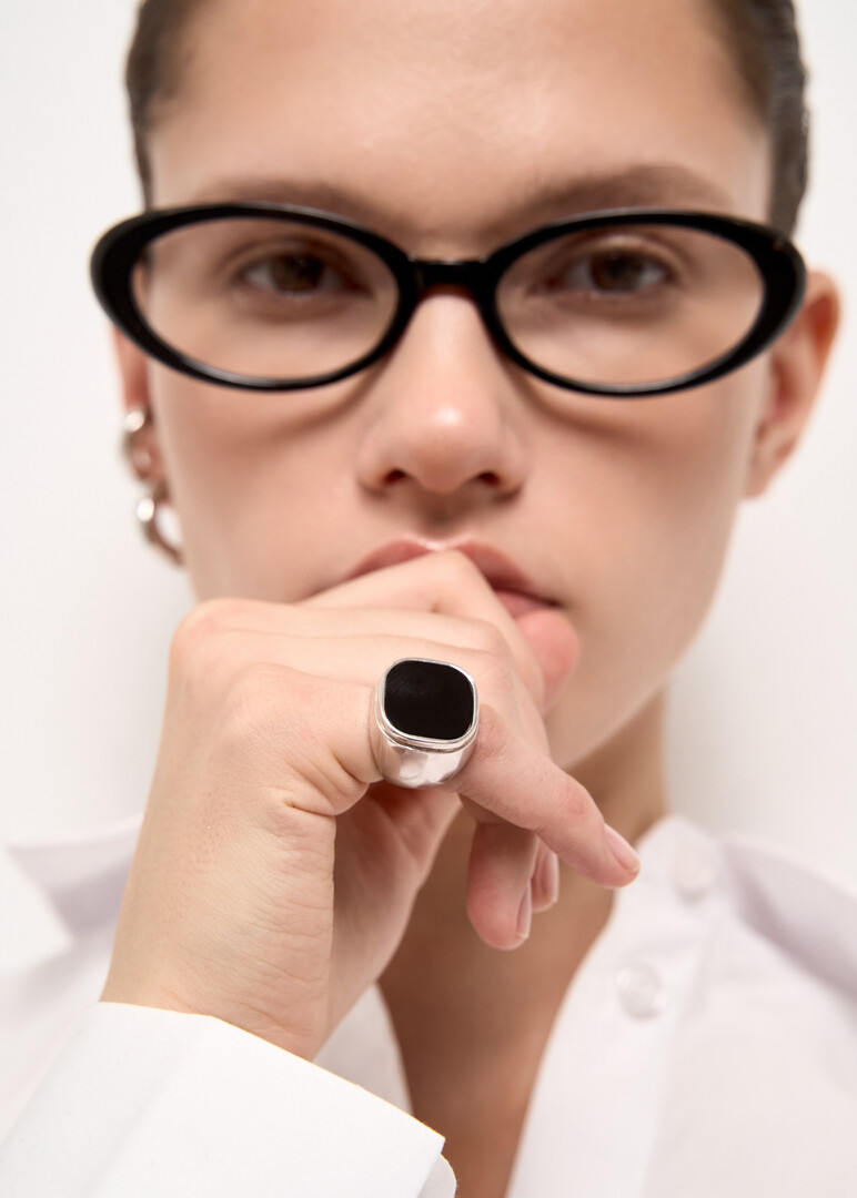 Signet ring made of silver with onyx