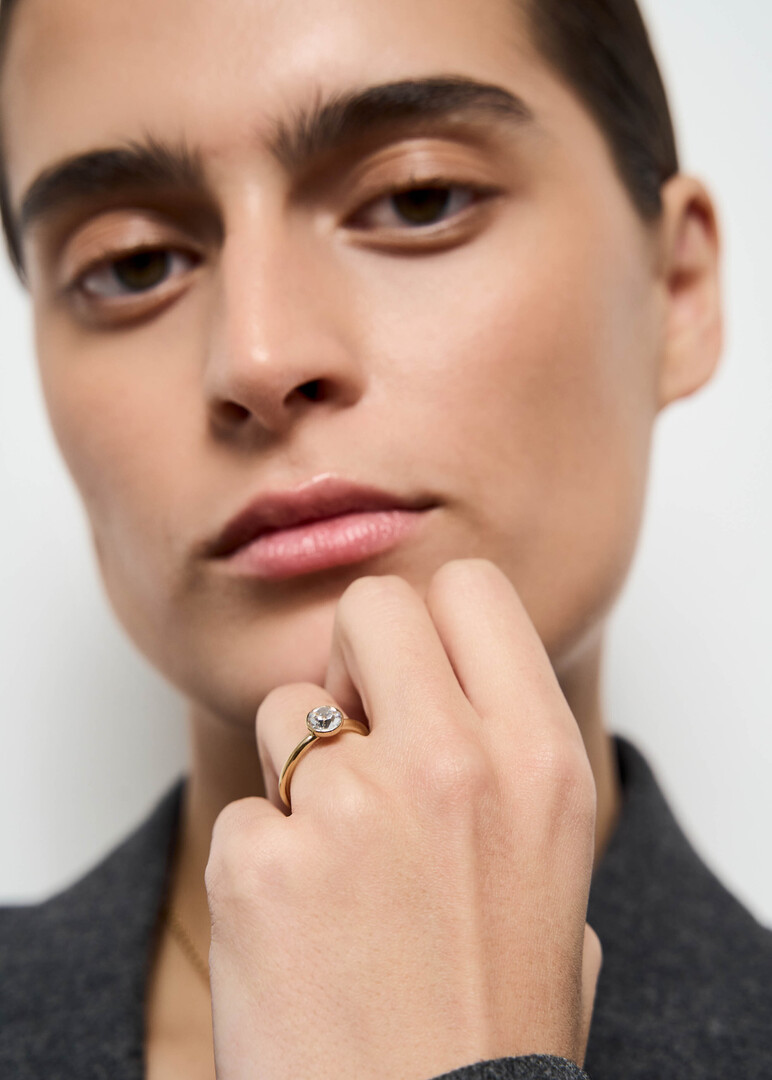 Gold ring with SYMPHONIA crystal