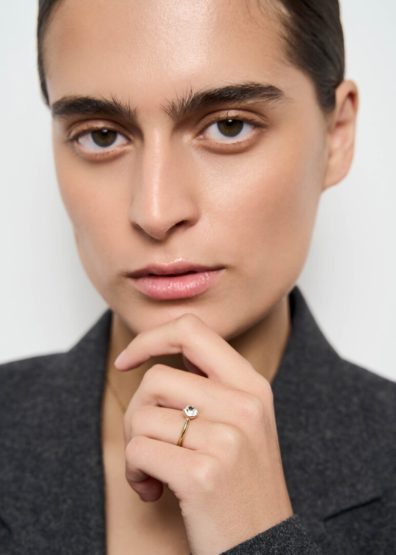 Gold ring with SYMPHONIA crystal