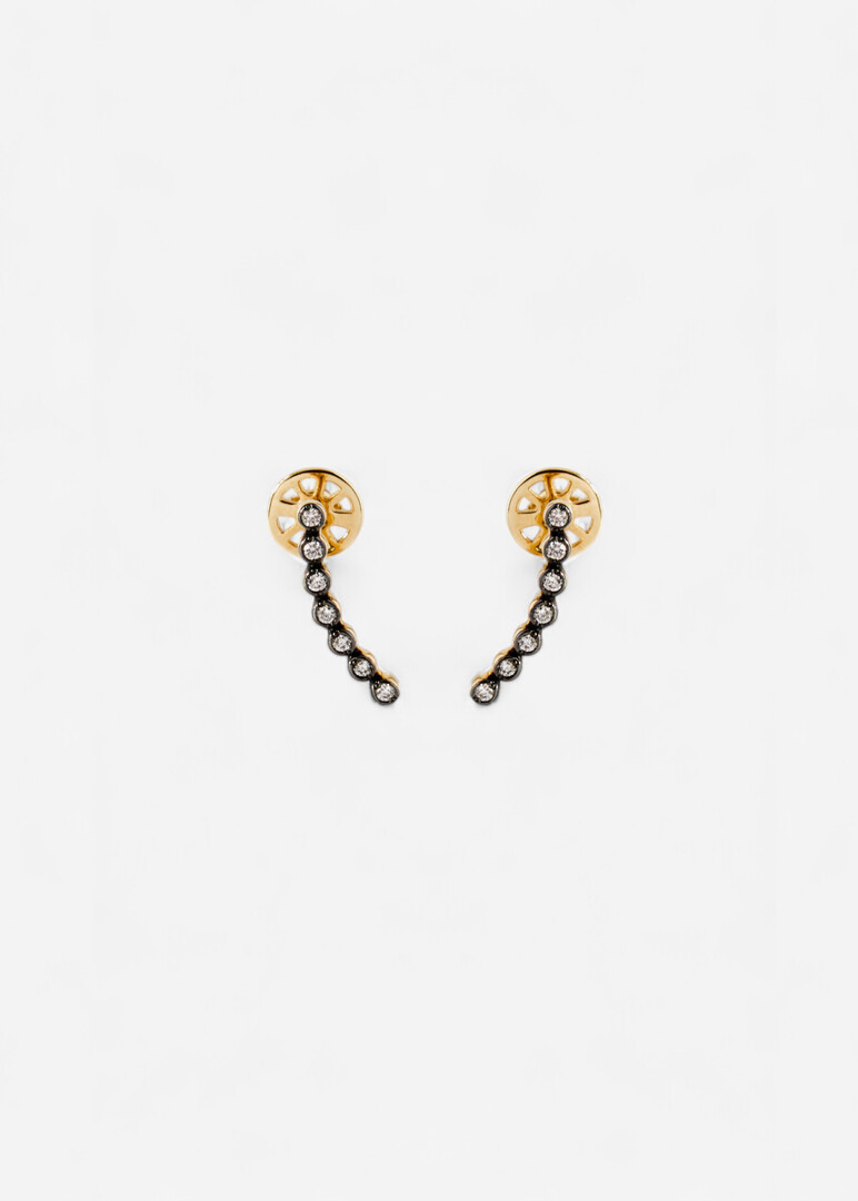 Stud earrings made of gold and diamond