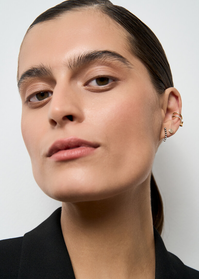 Stud earrings made of gold and diamond