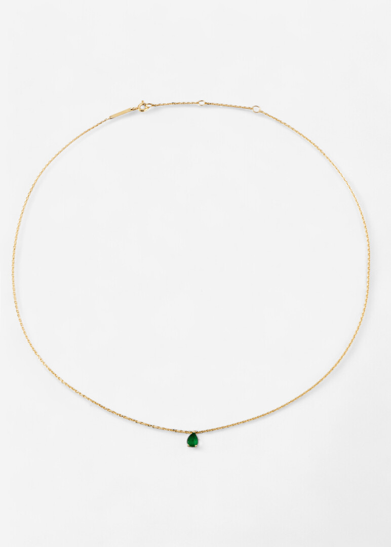 Necklace made of gold with an emerald
