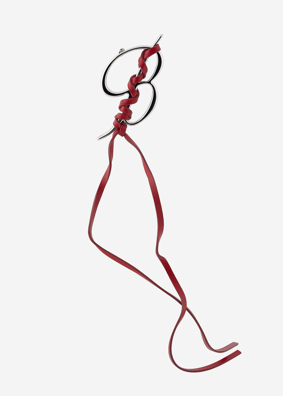 Моносерьги BLUMARINE Моносерьга LOGO B с красной кожаной лентой