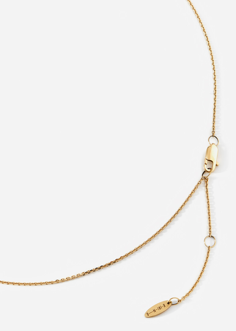 Necklace made of gold with diamonds