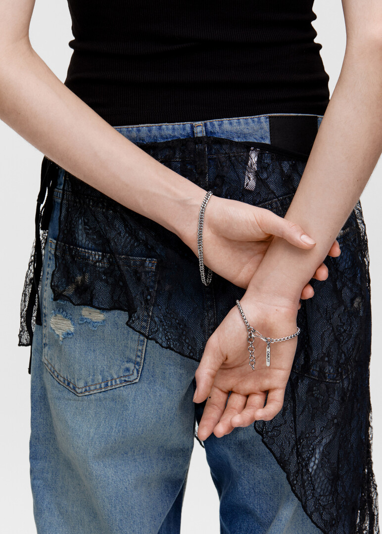 A set of two minimalistic MEETS bracelet chains made of steel