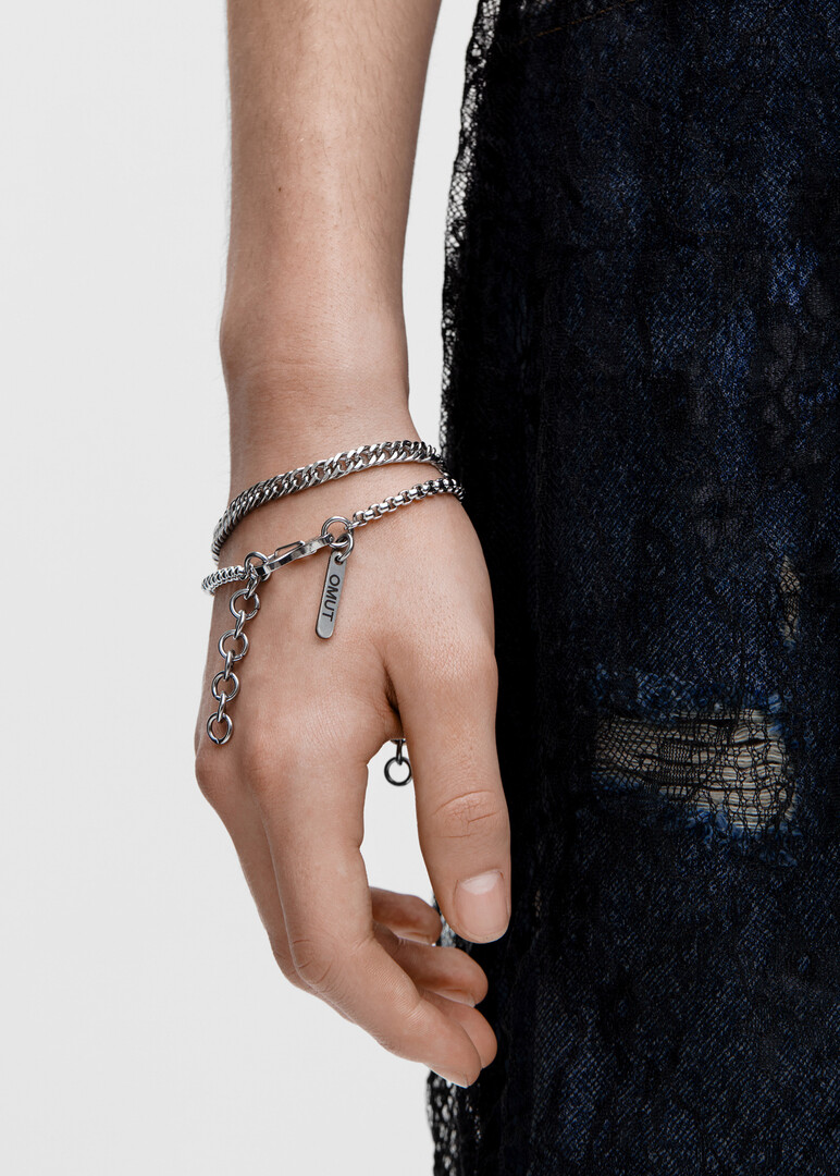 A set of two minimalistic MEETS bracelet chains made of steel