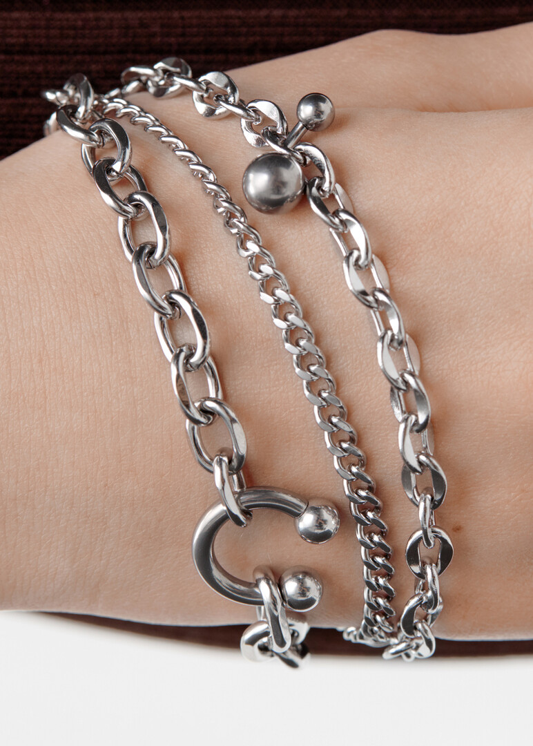 Double bracelet made of multi-caliber chains and piercing elements of DARE made of steel