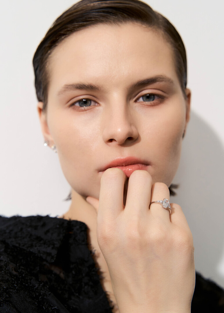 A ring made of gold with a grown diamond cut oval "Your charm"