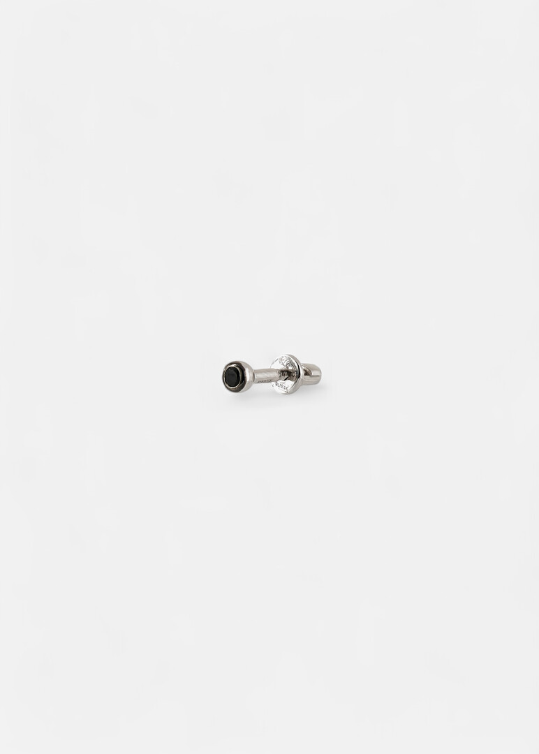 Piercing made of gold with a black diamond