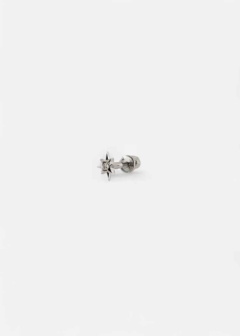 Piercing made of gold and diamond