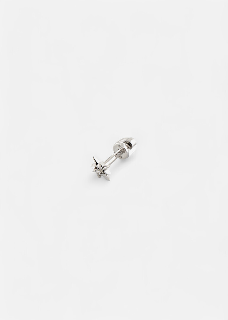Piercing made of gold and diamond
