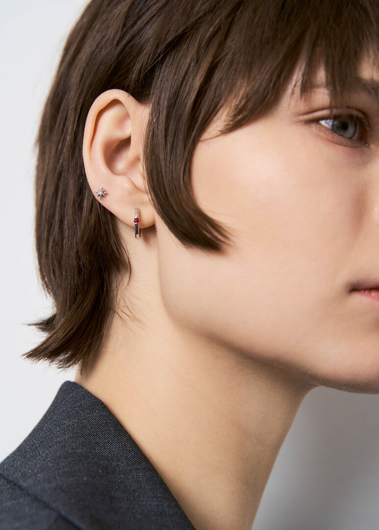 Piercing made of gold and diamond