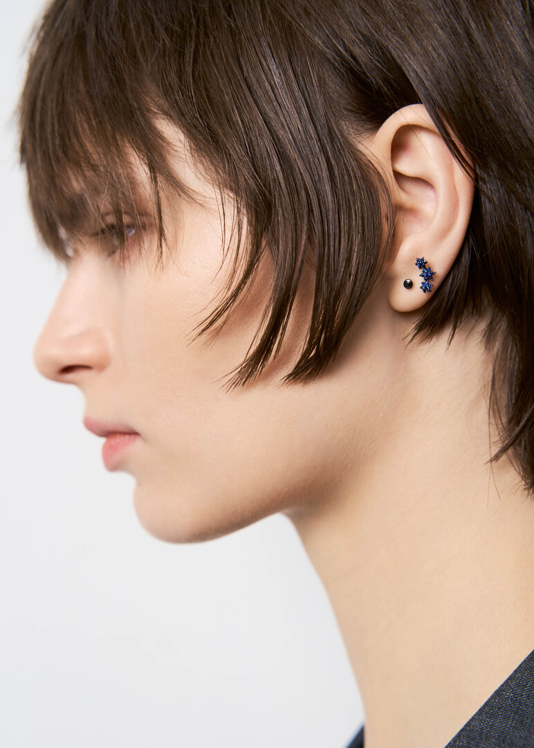 Piercing made of gold with a black diamond