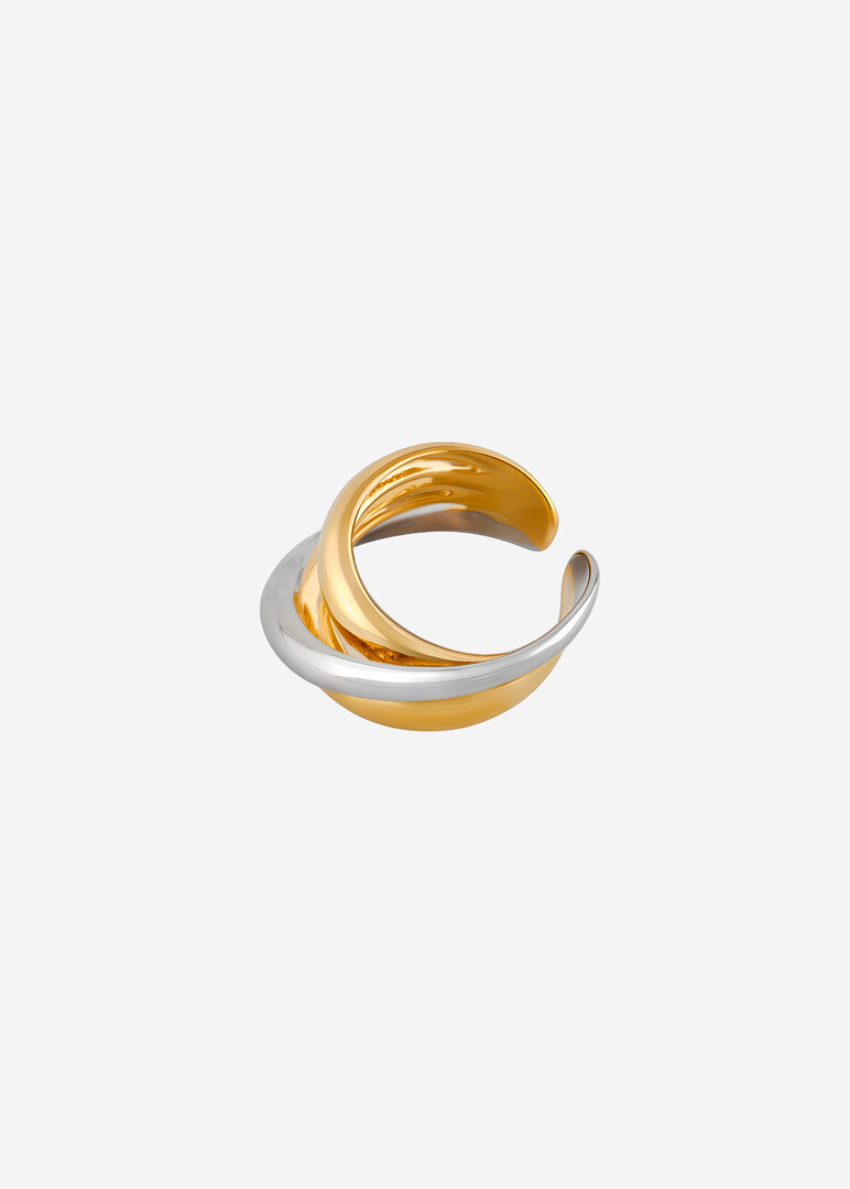 Triple bicolor ring.