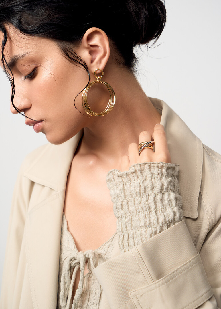 Triple bicolor ring.