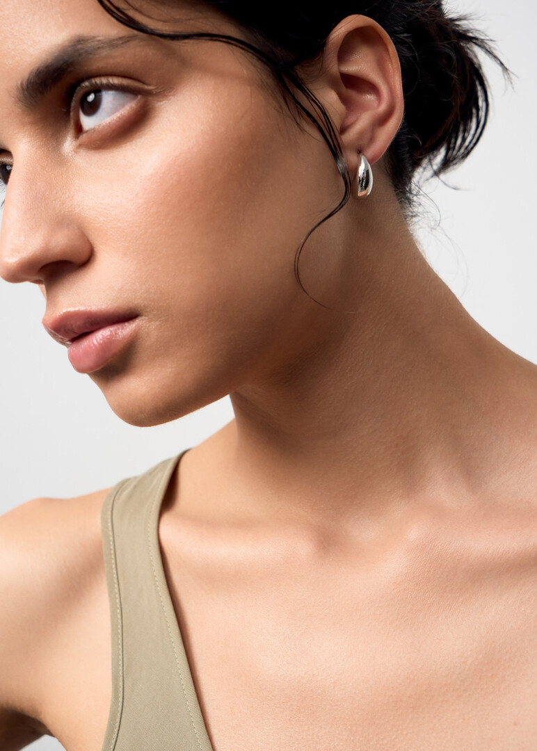 Маленькие серебристые серьги-капли