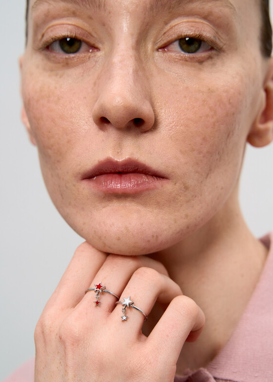 Тонкие кольца УРА jewelry Двойное кольцо «Звезда» с красной эмалью из серебра