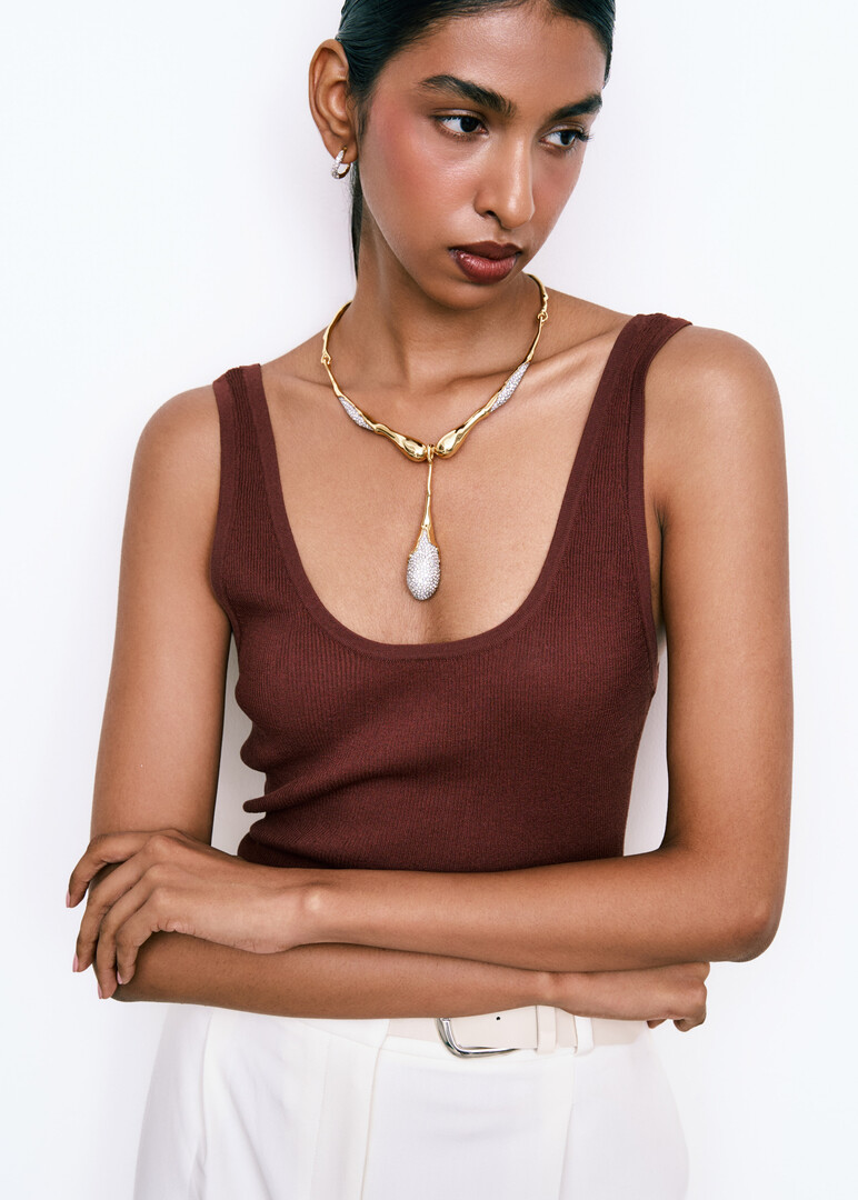 Solanales Teardrop Collar Necklace with Crystals