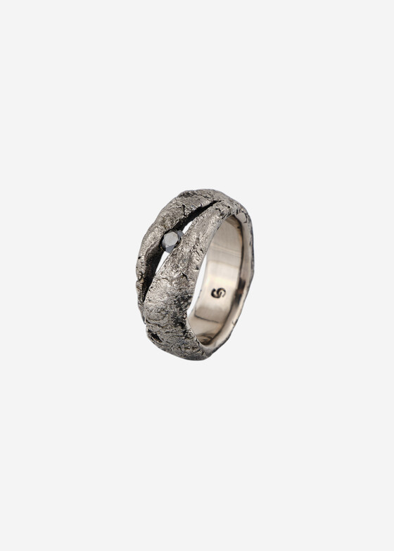 Широкие кольца Grani Jewelry Широкое кольцо из титана Рут с черным бриллиантом