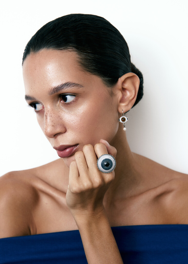 grey eye ring