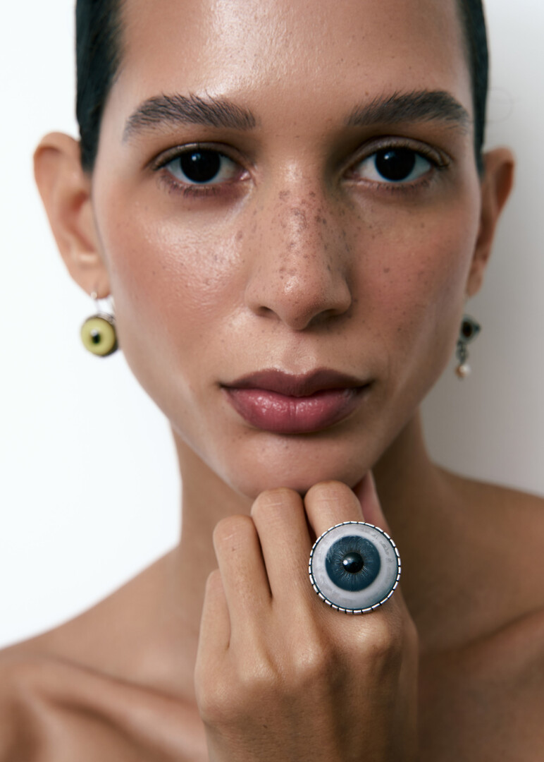 grey eye ring