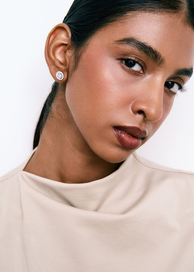 White Gold Stud Earrings with Diamonds