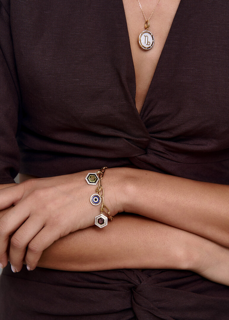 Gold pendant with brown ceramic and diamonds