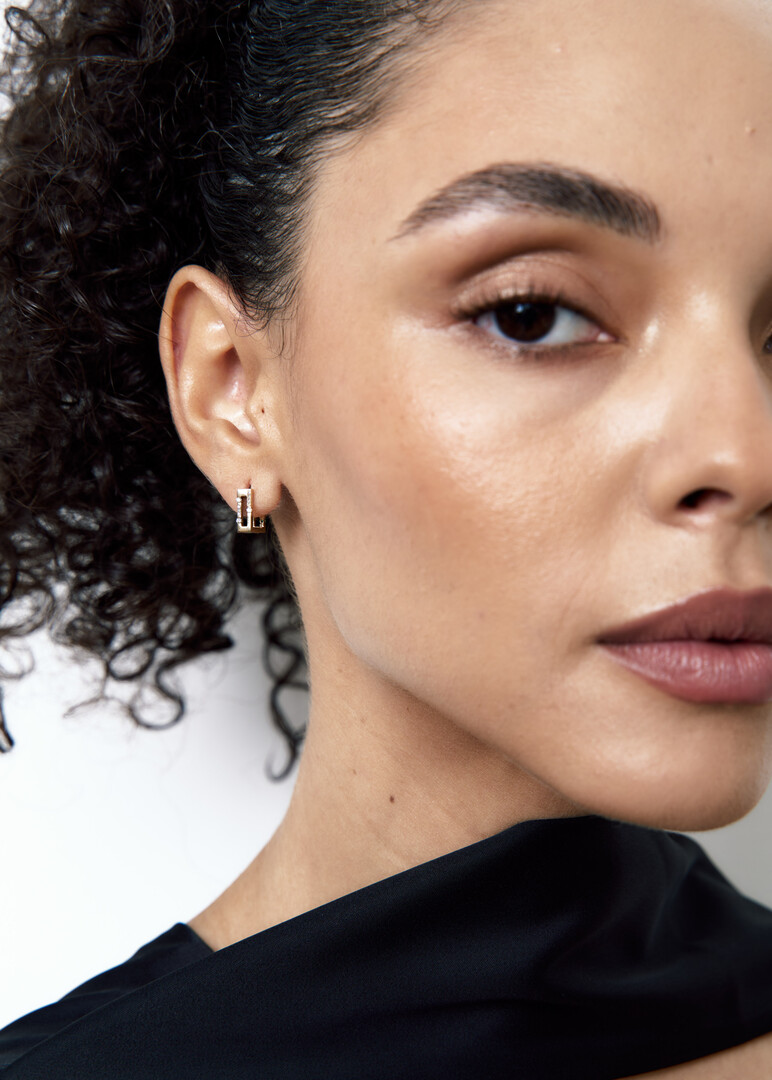 Gold hoop earrings with diamonds and emeralds Versa