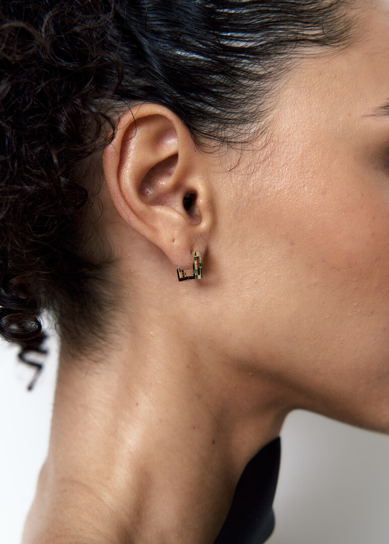 Gold hoop earrings with diamonds and emeralds Versa