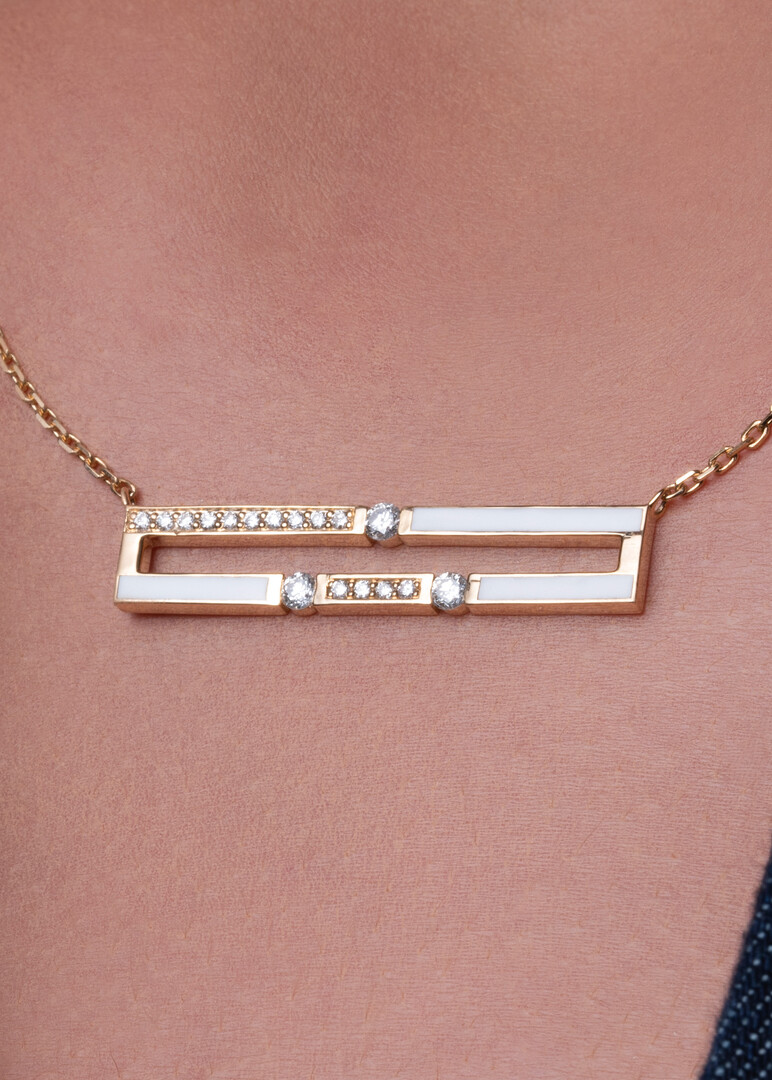 Gold necklace with diamonds Versa