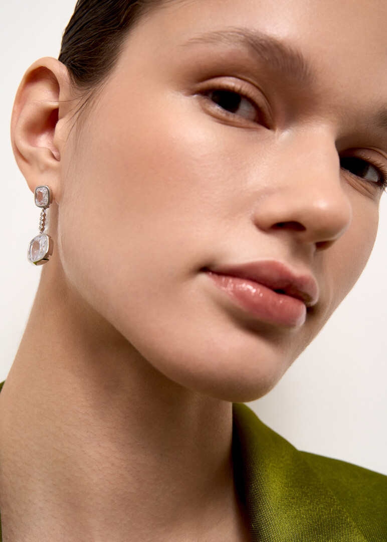 Earrings with oval crystals on a chain