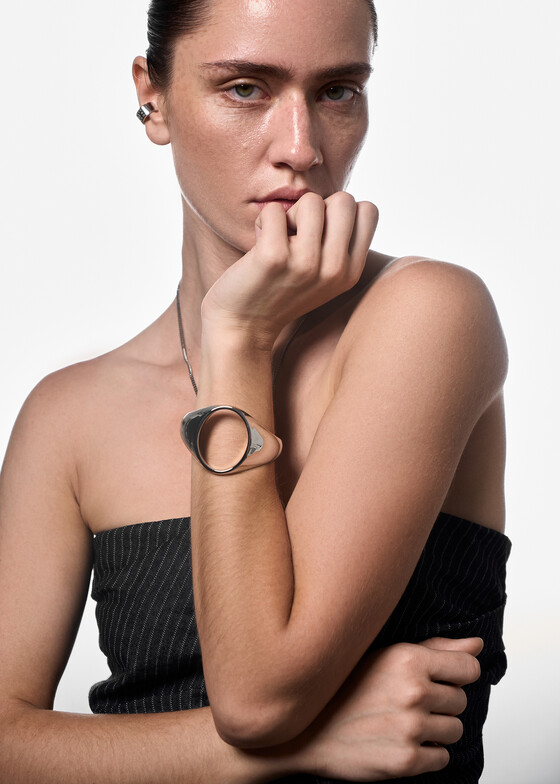 Жесткие браслеты MM6 Maison Margiela Серебристый жесткий браслет