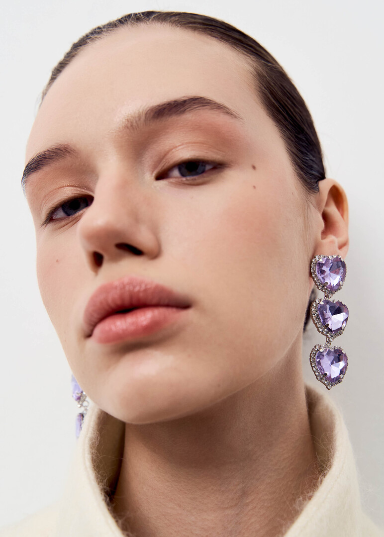 Earrings with three purple hearts