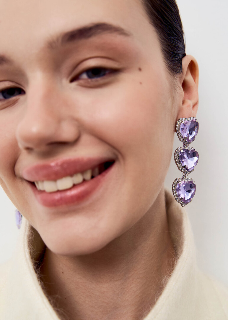 Earrings with three purple hearts
