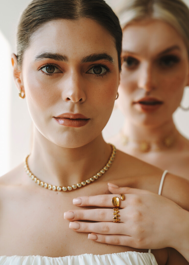 Gold-tone Necklace with Round Details & crystals