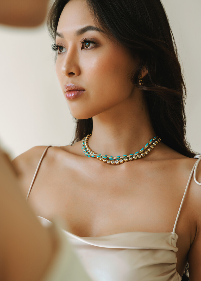 Gold-tone Necklace with Round Details & crystals
