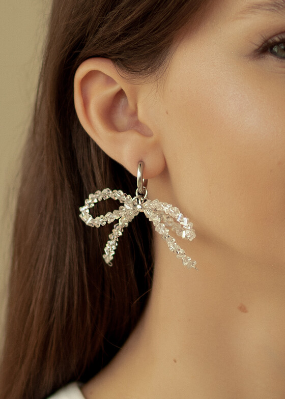 Асимметричные серьги Leo Lee Серебристые асимметричные серьги Crystal Bow