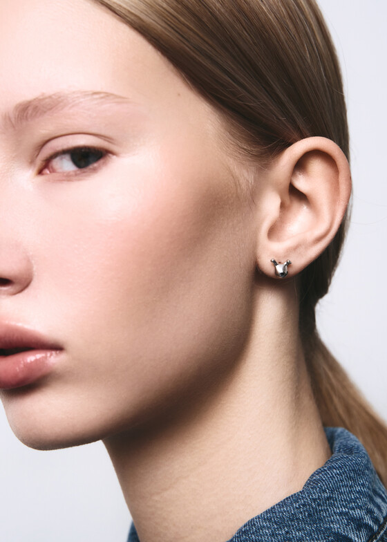 Пусеты УРА jewelry Пусеты из серебра с эмалью коллекция «Животные» — зайка