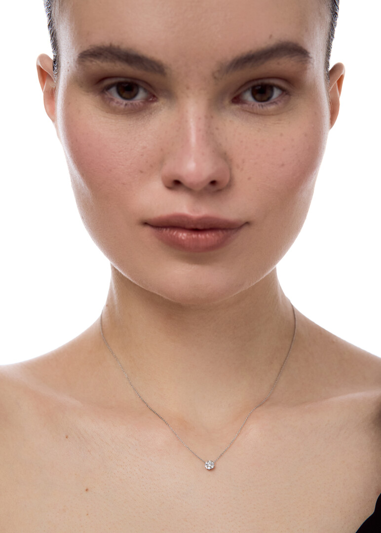 white gold pendant with a fiаниt collar