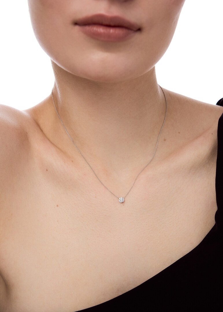 white gold pendant with a fiаниt collar