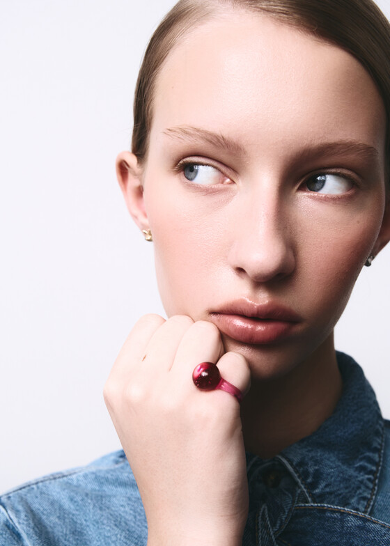 Широкие кольца 78glass Розовое кольцо из стекла Gold Ruby Ring One Lense