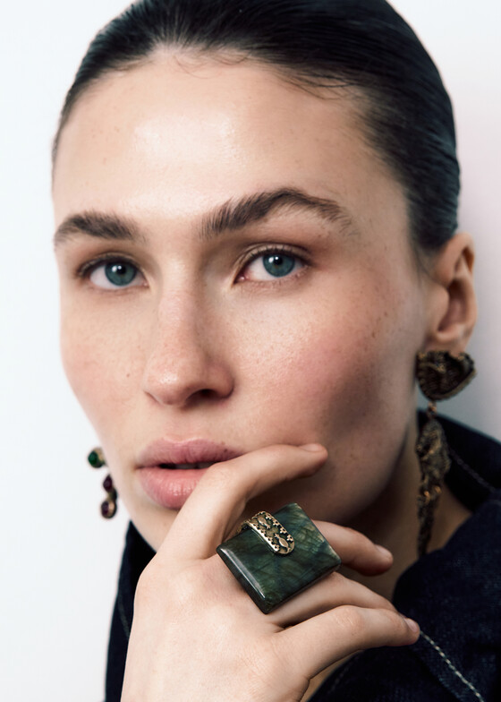 Акцентные кольца OLESYA KOMINEK Jewelry Кольцо из бронзы с лабрадором из коллекции «Вековая пыль. Византийская история»