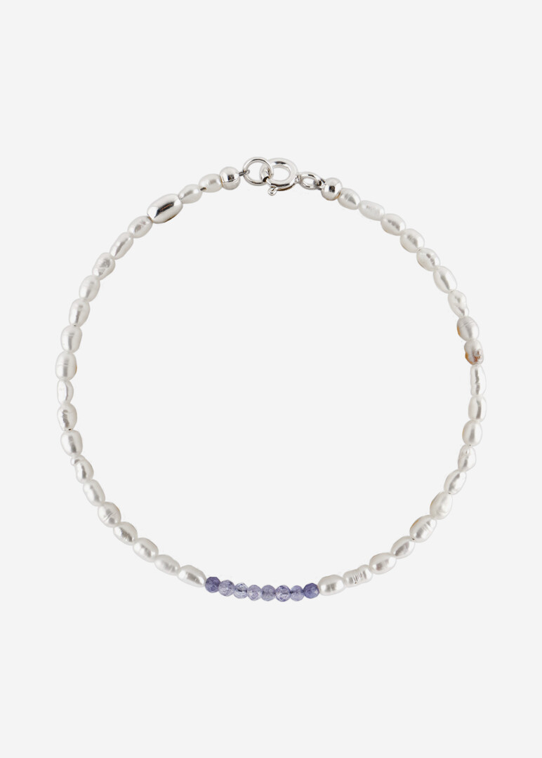 Bracelet made of white pearls, tanzanite and silver