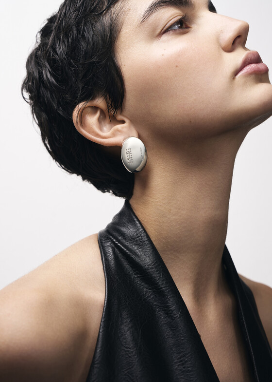 Моносерьги MM6 Maison Margiela Серебристая овальная моносерьга MM6