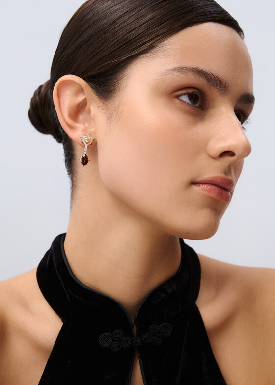 Серьги с подвесами COBRA JEWELRY Серьги с сердцами из золота с бриллиантами и гранатами