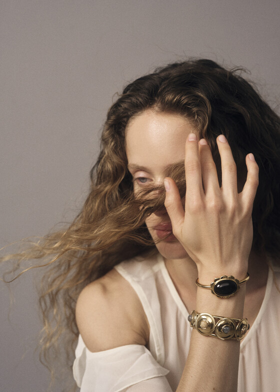 Жесткие браслеты Isabel Marant Золотистый открытый браслет LAM